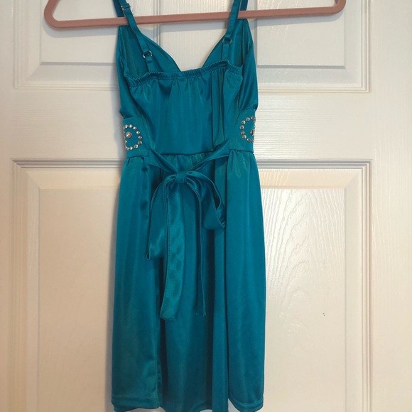 Gorgeous blue tank 😊 - Picture 2 of 7